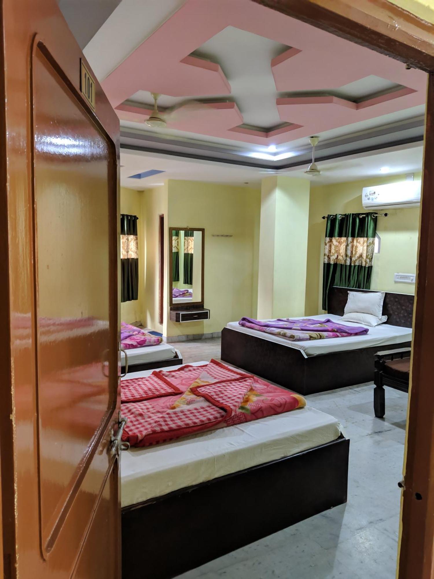 Hotel Gokul Palace อุเดเปอร์ ภายนอก รูปภาพ