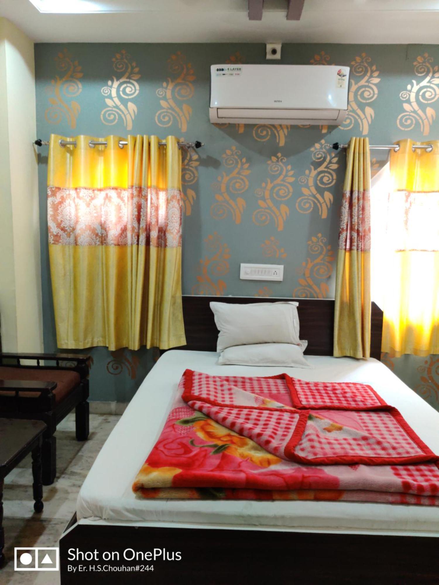 Hotel Gokul Palace อุเดเปอร์ ภายนอก รูปภาพ