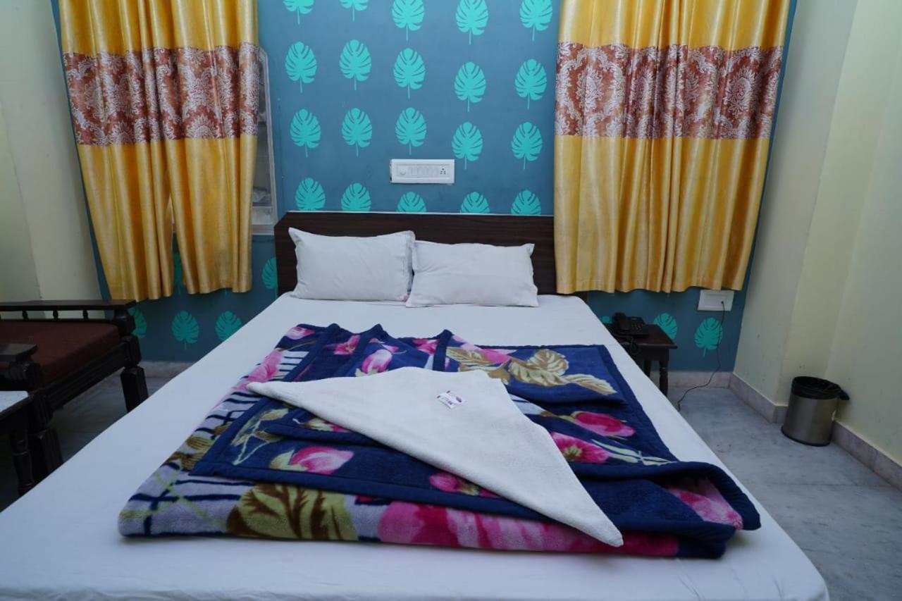 Hotel Gokul Palace อุเดเปอร์ ภายนอก รูปภาพ