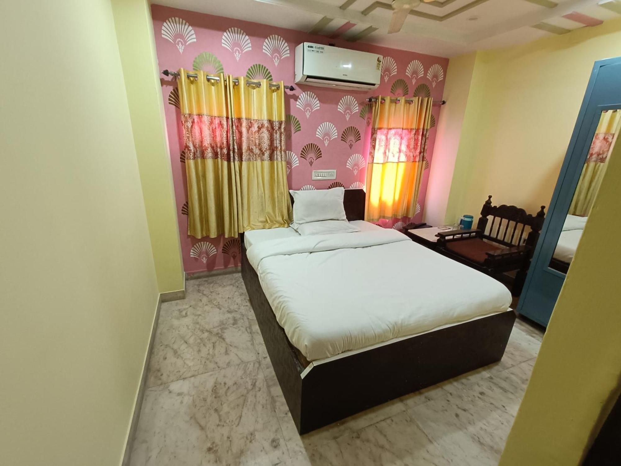 Hotel Gokul Palace อุเดเปอร์ ภายนอก รูปภาพ