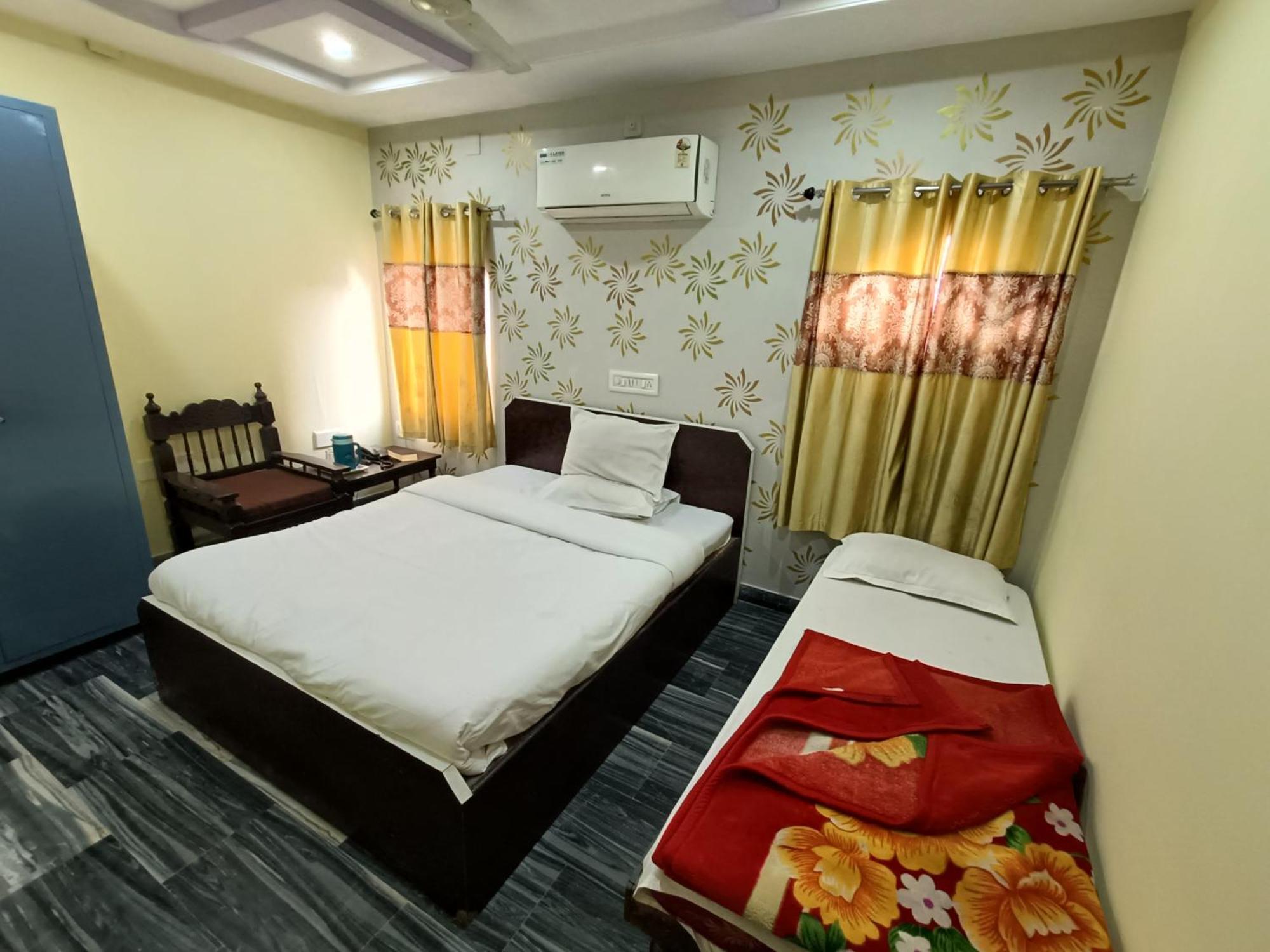 Hotel Gokul Palace อุเดเปอร์ ภายนอก รูปภาพ