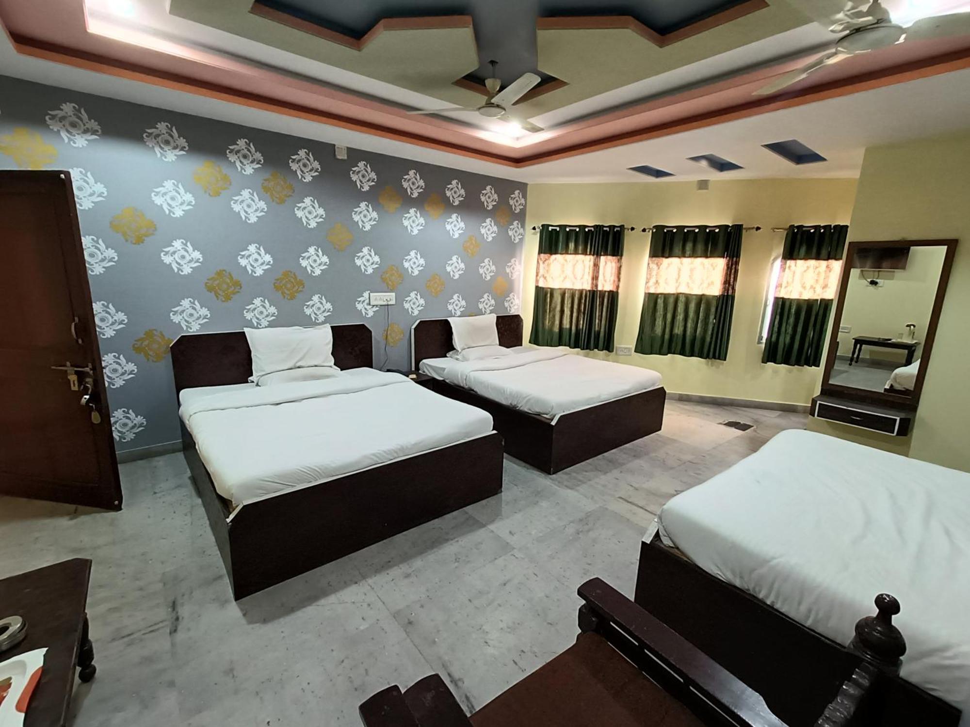 Hotel Gokul Palace อุเดเปอร์ ภายนอก รูปภาพ
