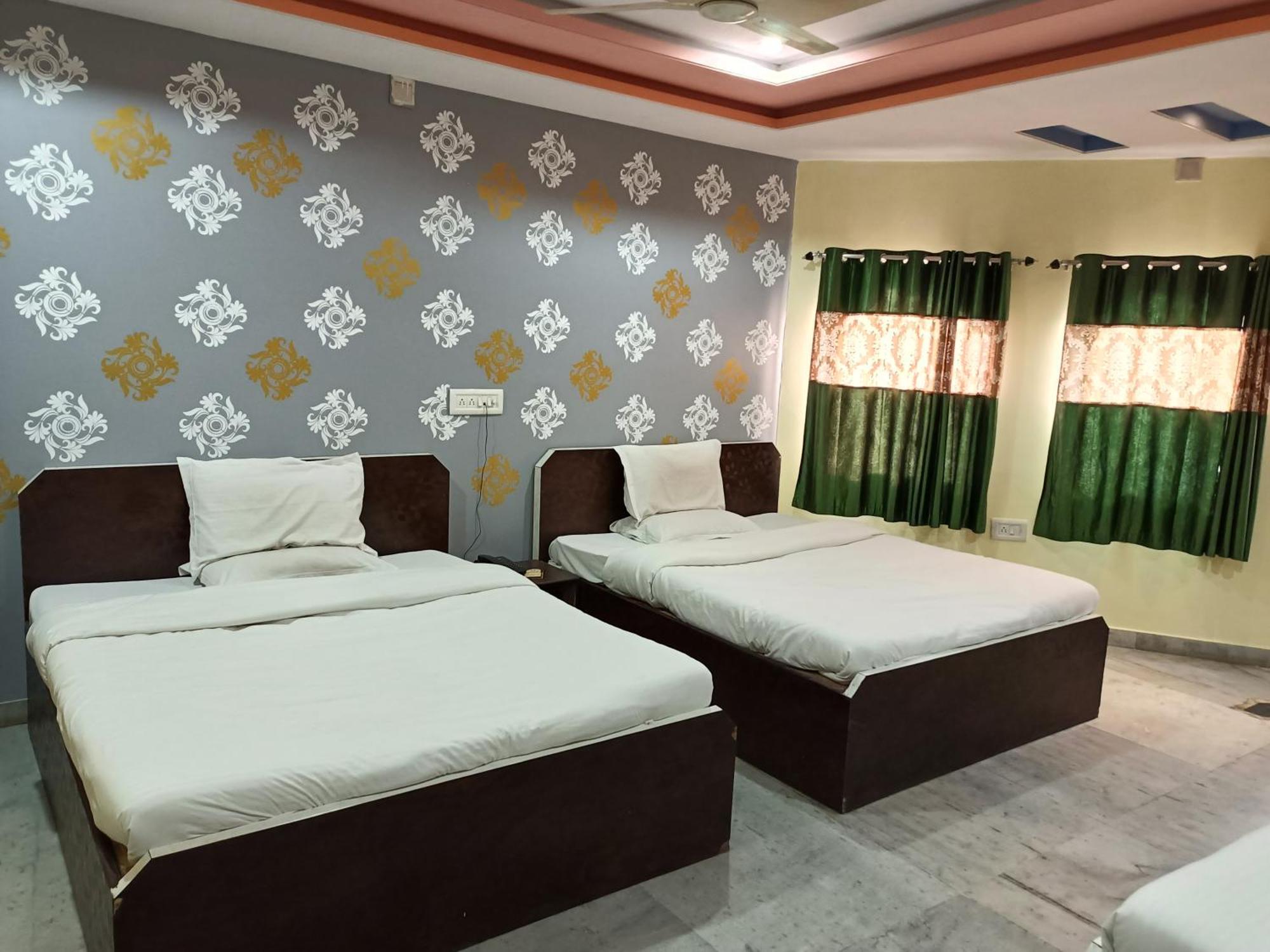 Hotel Gokul Palace อุเดเปอร์ ภายนอก รูปภาพ